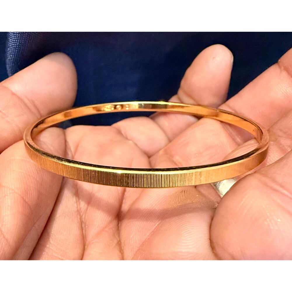 Vintage Signed Monet Gold Tone Slim Ribbed Bangle Bracelet 7.25”